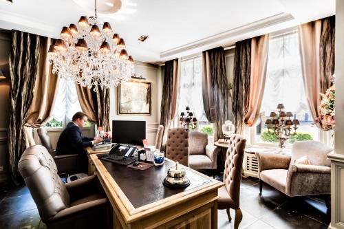 201142601 Luxury Boutique Hotel De Castillion