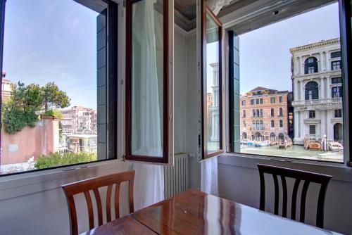 GRITTI Grand Canal 2
