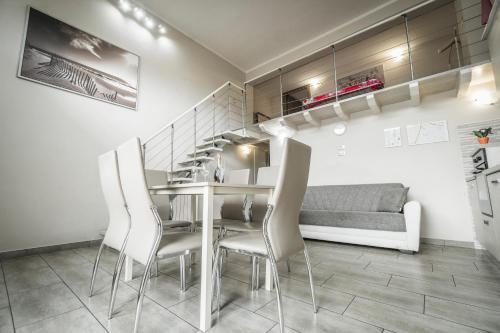 Modern Loft Apartment - image 6