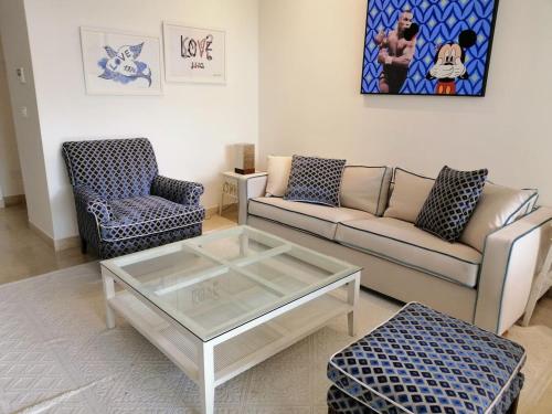luxueux pied-a-terre avec jardin et garage prives