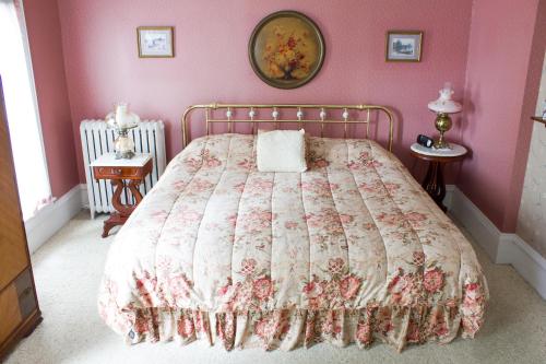 Hudson Manor Bed & Breakfast