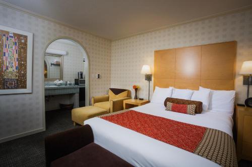 Queen Room