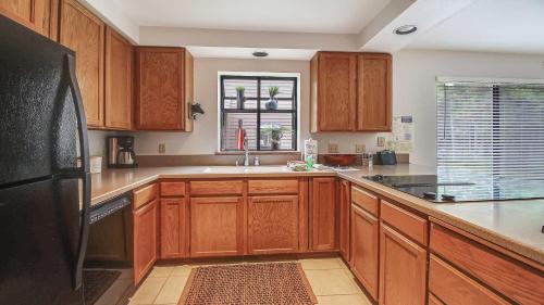 Skyline Condo 10 - image 8