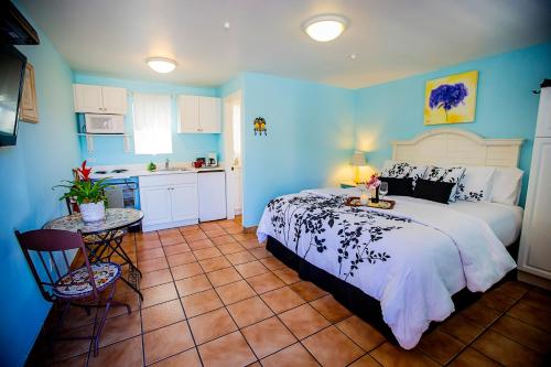 柳卡迪亞海灘旅館 (Leucadia Beach Inn) in 恩西尼塔斯