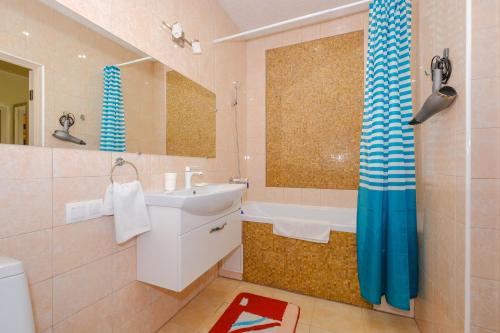 Apartment Petrovskie 10 on Sovetskaya 90