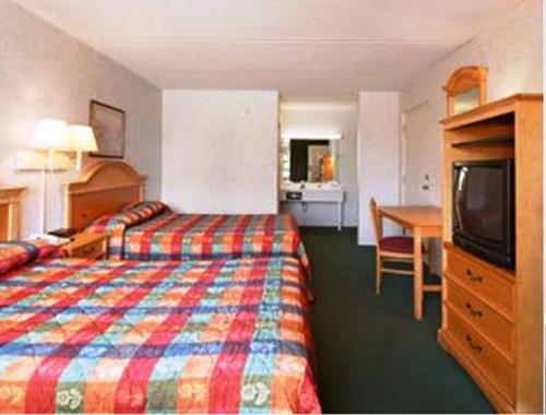 Double Room with Two Double Beds - Smoking