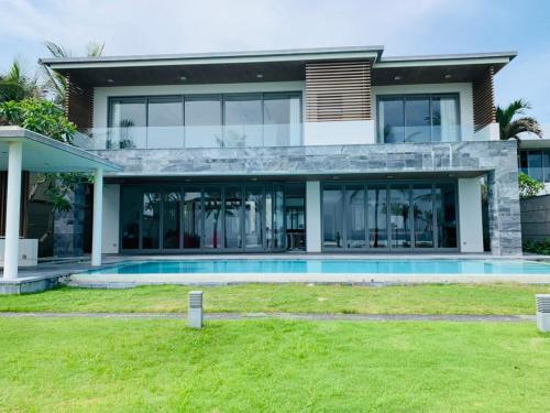 B&B Đà Nẵng - Luxury Villa 5* - Ocean Front - IDCWH - Bed and Breakfast Đà Nẵng