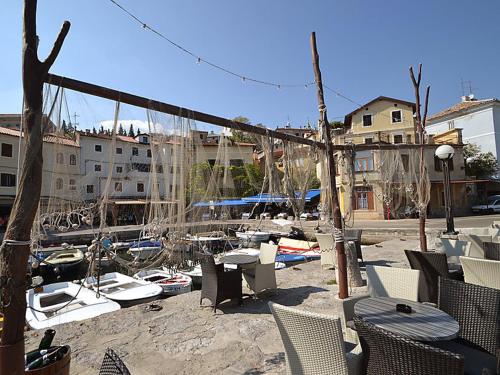 Apartments Anita - One Bedroom Apartment with Garden
