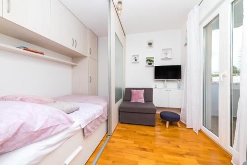 Spacious studio with balcony, close to the Znjan beach, Split (zdjęcie 8)