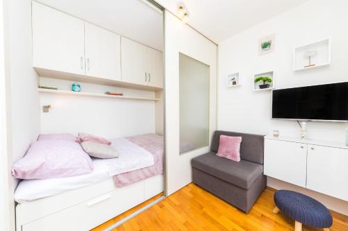 Spacious studio with balcony, close to the Znjan beach, Split (zdjęcie 9)