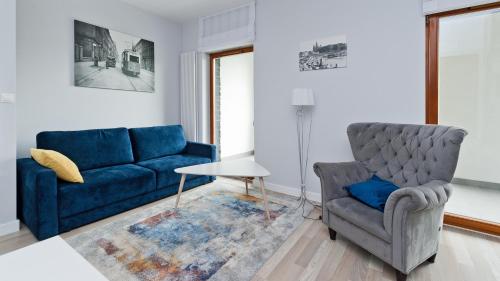 1 queen bed, 1 sofa bed