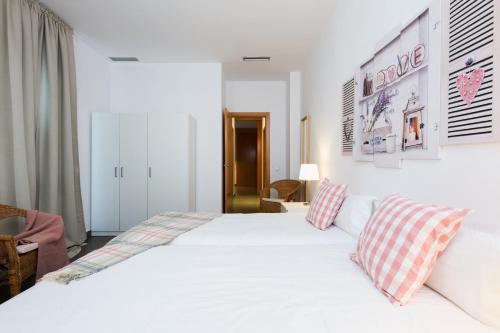 Apartamentos Cornellalux - image 2
