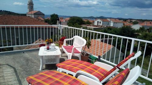 J&B Apartment & Room Pakoštane 