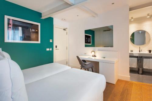 One Shot Prado 23 - image 8