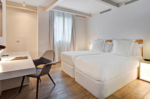 One Shot Prado 23 - image 2