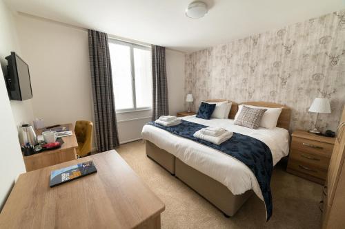 County Hotel - image 12