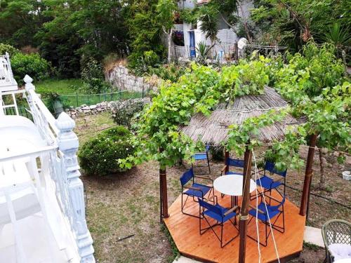 花園, Stratos Hotel in 畢達哥雷奧