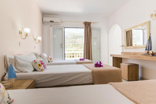 Emerald Studios & Hotel, ,