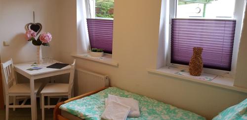 2 twin beds
