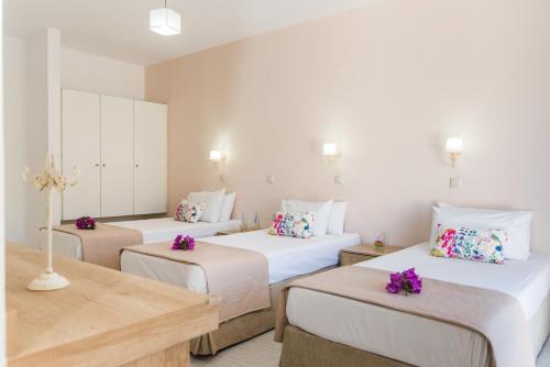 Emerald Hotel - Tap to explore photos