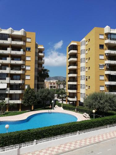 2 bedrooms, 5 beds