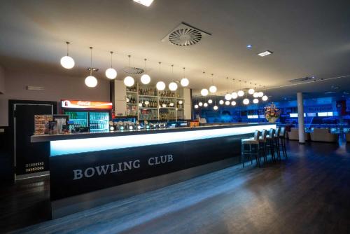 BNC Hotel - Restaurant - Bowling - image 3
