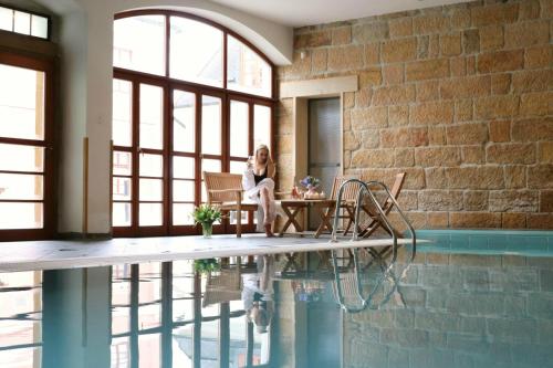 Zwembad, Wellness Hotel Zámeček (Wellness Hotel Zamecek) in Jetrichovice U Decina