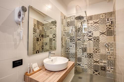 Hotel King - image 11