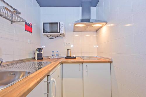 4 twin beds, 1 sofa bed