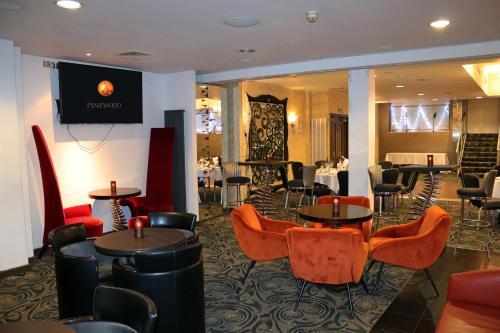 Pub/Lounge, The Pinewood Hotel in Slough