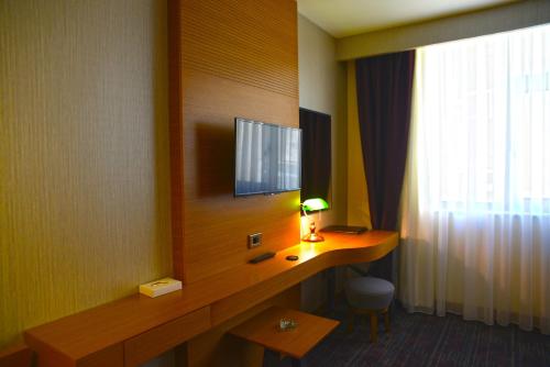 New Garden Hotel - image 7