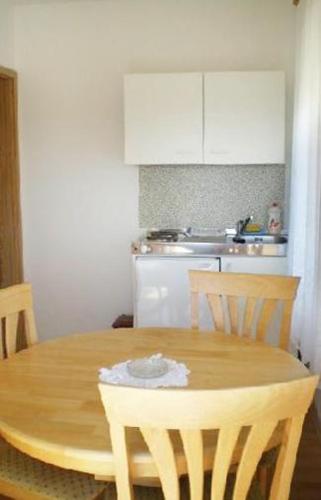Apartments and rooms with parking space Sveti Vid, Krk - 5323