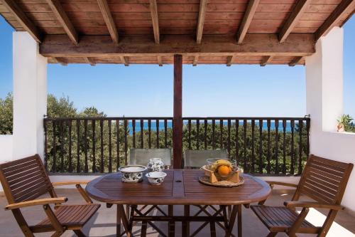  Cedrus and Sea, beachfront house, Gennadi, Rhodes, Unterkunft in Gennadi