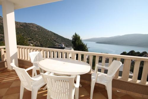 Apartments with a parking space Marina Trogir - 6014 Marina