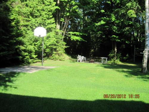 Sunny Birch Cottages - Hotel - Sauble Beach