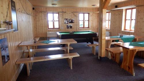 Koplietošanas atpūtas telpa ar TV, Hospudka u vleku in Stare Mesto Pod Sneznikem