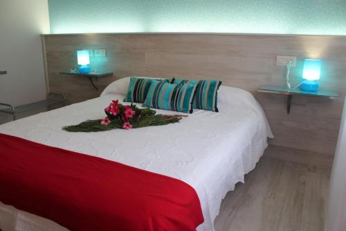 Standard Double or Twin Room image 4