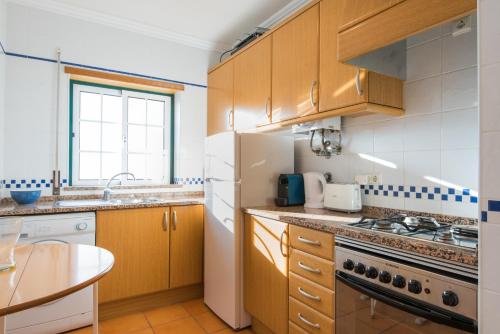 ห้องครัว, FLH Armação de Pêra Ocean View Flat (FLH Armacao de Pera Ocean View Flat) in ซีฟล์ว