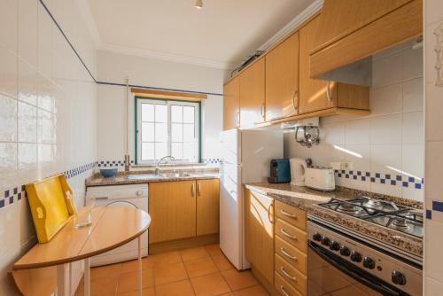 ห้องครัว, FLH Armação de Pêra Ocean View Flat (FLH Armacao de Pera Ocean View Flat) in ซีฟล์ว