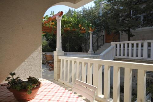 Apartments by the sea Zaklopatica Lastovo - 8346 - image 2