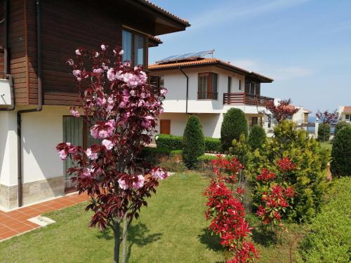 Villas in Complex Trakiyskiy Bryag, Lozenec (fotografie 2)