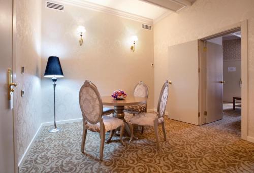 บริการและสิ่งอำนวยความสะดวก, โรงแรมเธียโตรบูติก (Teatro Boutique Hotel) in นิซามิ