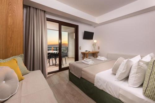 Hotel Villa Natassa Room Type - Deluxe Triple Room with Sea View