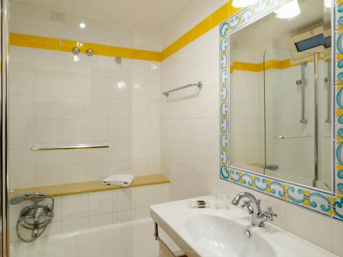 Hotel Sirius - image 4