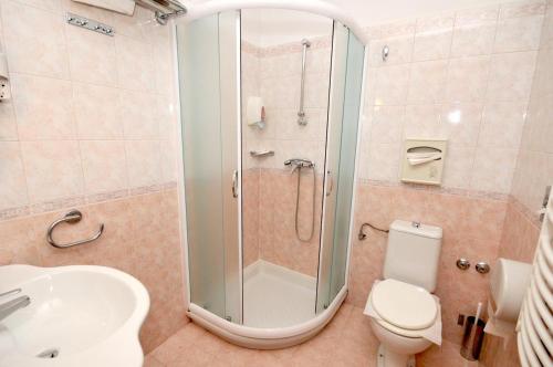 Rooms by the sea Trogir - 15155 - image 7