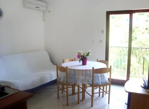 Apartments by the sea Maslinica Solta - 11422