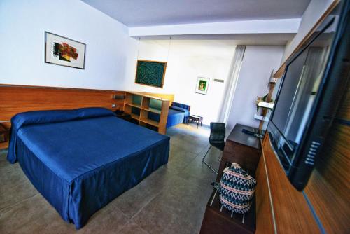 Junior Suite with Balcony (3 Adults) image 2