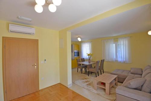 Apartments with a parking space Dubrovnik - 11674 Dubrovnik