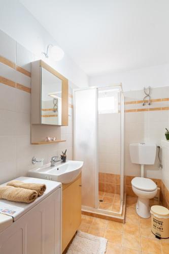 Shower, Nikos House in Itanos