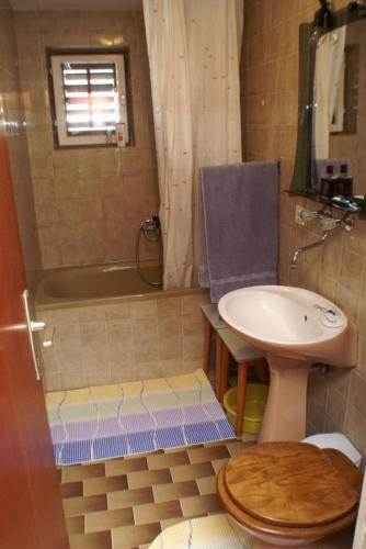 Apartments by the sea Vinisce Trogir - 4288 - main image